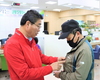 광양농협, 어버이날 카네이션뱃지 달아드리기 행사 진행